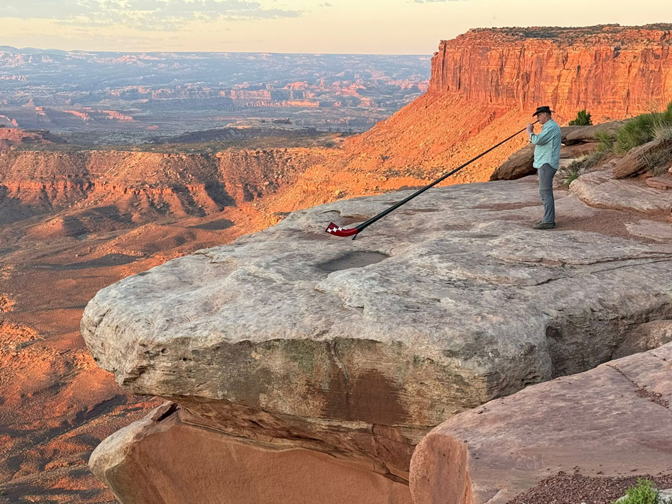 swiss carbon alphorn - Utah USA